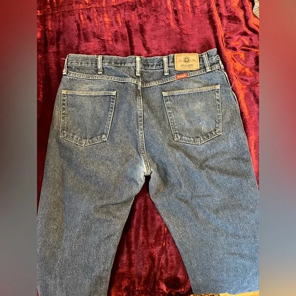 Wrangle Jeans! Good condition with measurements - Picture 3 of 3